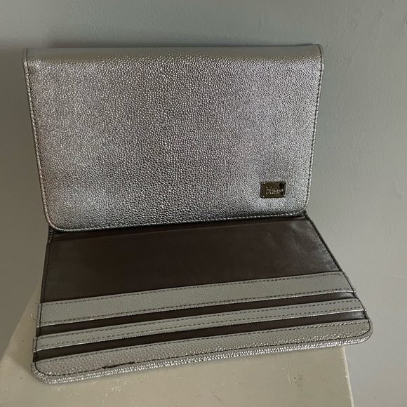 iT Brushes for Ulta Silver Metallic Holder Case - Picture 1 of 6